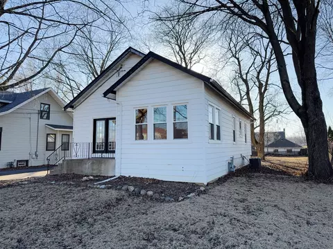 602 Austin Ave, Woodstock, IL 60098