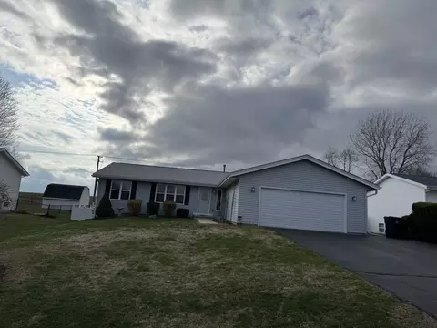 10228 Fawn Prairie Dr, Roscoe, IL 61073