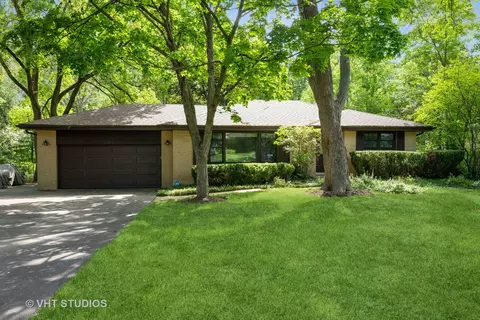 2101 Thorntree Ln, Palatine, IL 60067