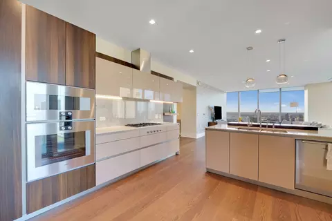 Kitchen - 363 E Wacker Dr #4201, Chicago, IL 60601 photo 3 of 4