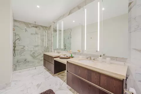 Bath - 363 E Wacker Dr #4201, Chicago, IL 60601 photo 1 of 4