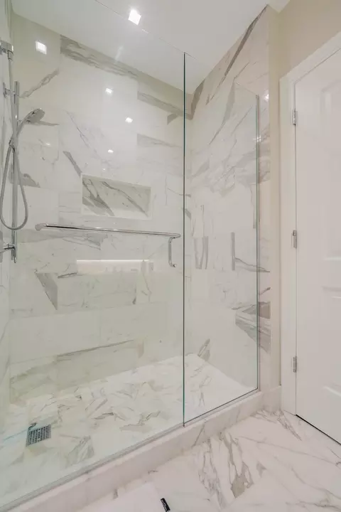 Bath - 363 E Wacker Dr #4201, Chicago, IL 60601 photo 4 of 4