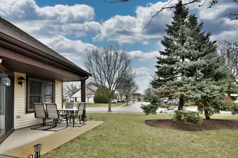 Exterior - 702 Dorset Cir, Wheeling, IL 60090 photo 3 of 4