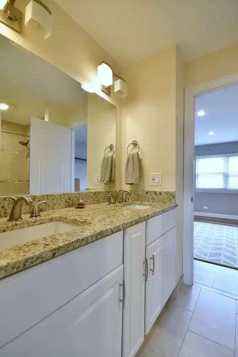 Bath - 702 Dorset Cir, Wheeling, IL 60090 photo 3 of 4