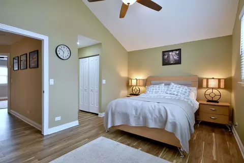 Bedroom - 702 Dorset Cir, Wheeling, IL 60090 photo 1 of 7