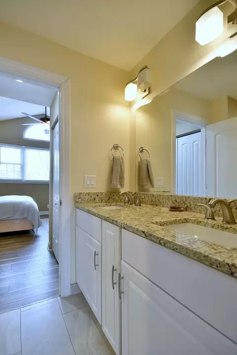Bath - 702 Dorset Cir, Wheeling, IL 60090 photo 2 of 4
