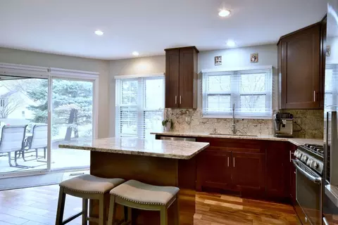 Kitchen - 702 Dorset Cir, Wheeling, IL 60090 photo 2 of 5