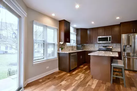 Kitchen - 702 Dorset Cir, Wheeling, IL 60090 photo 3 of 5