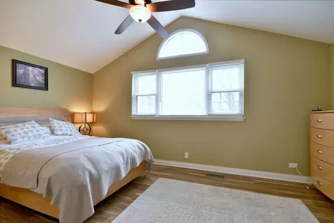 Bedroom - 702 Dorset Cir, Wheeling, IL 60090 photo 2 of 7