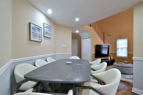 Dining - 702 Dorset Cir, Wheeling, IL 60090 photo 2 of 2