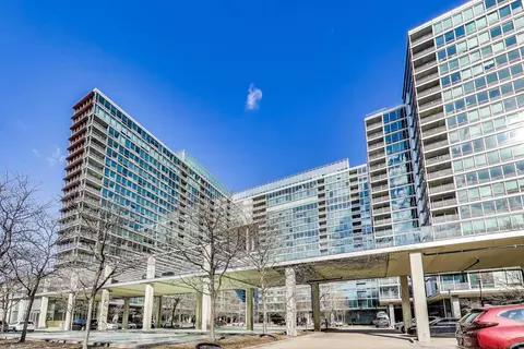 9725 Woods Dr #704, Skokie, IL 60077