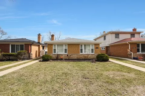 8545 Monticello Ave, Skokie, IL 60076