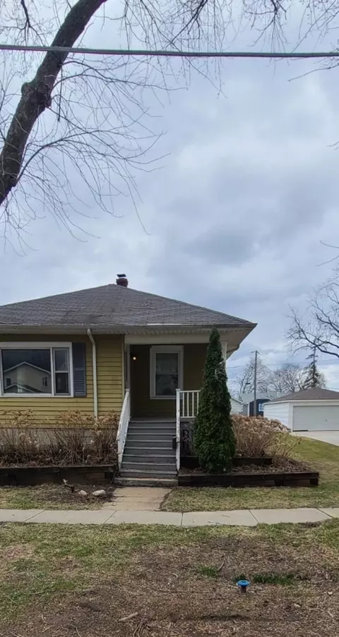 452 Illinois St, Carpentersville, IL 60110