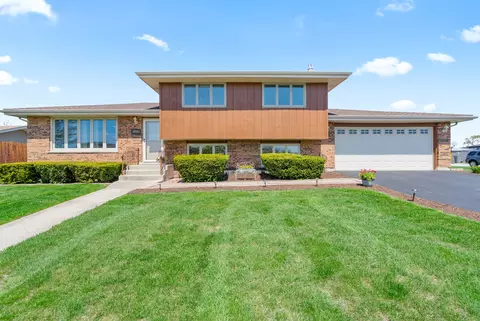 8900 W 169th Pl, Orland Hills, IL 60487