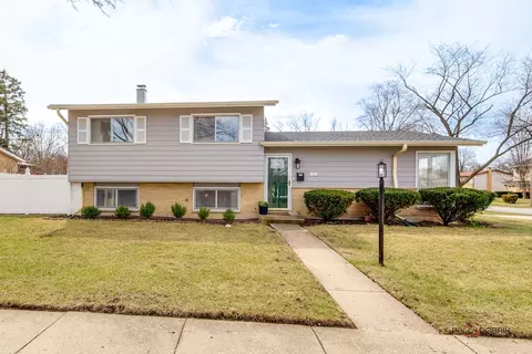 901 E Alder Ln, Mount Prospect, IL 60056