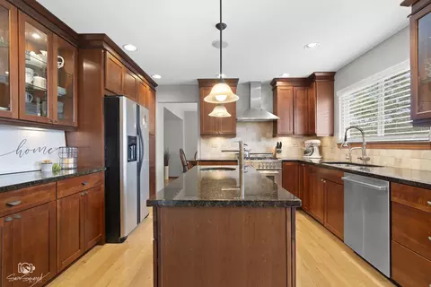 Kitchen - 2704 Discovery Dr, Plainfield, IL 60586 photo 4 of 5