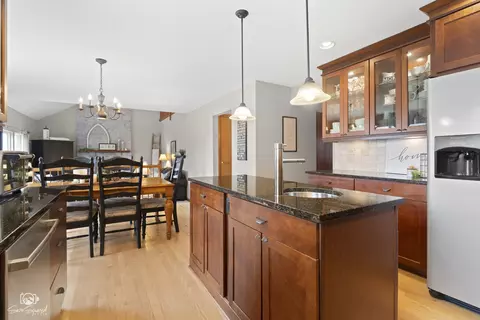 Kitchen - 2704 Discovery Dr, Plainfield, IL 60586 photo 3 of 5
