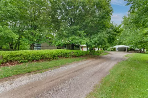 14017 Twin Grove Rd, Bloomington, IL 61705
