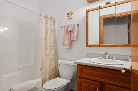 Bath - 3885 E 2050th Rd, Serena, IL 60549 photo 3 of 4