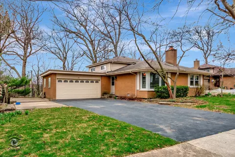 1031 Forest Ln, Lemont, IL 60439