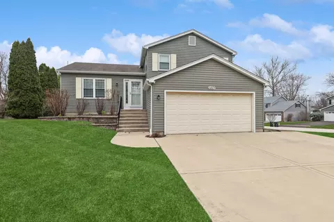 6609 Oak Tree Trl, Woodridge, IL 60517