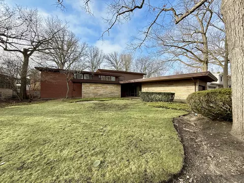 94 Oakmont Rd, Highland Park, IL 60035