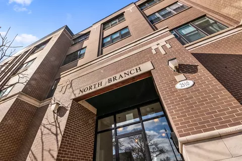 2510 W Irving Park Rd #404, Chicago, IL 60618