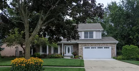 113 Robincrest Ln, Lindenhurst, IL 60046