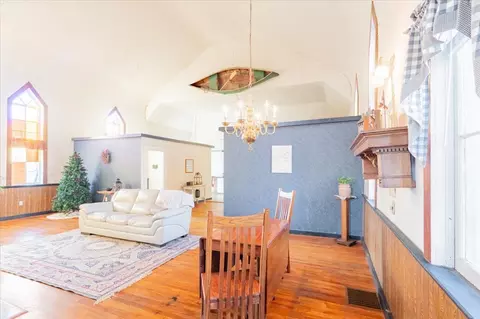 Living - 269 Chicago St, Dewitt, IL 61735 photo 2 of 3