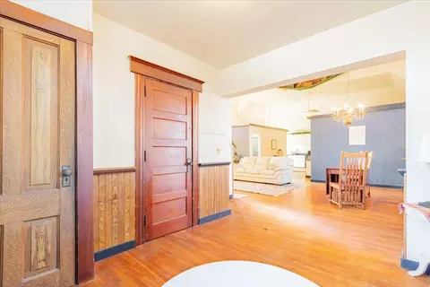 Entry Way - 269 Chicago St, Dewitt, IL 61735 photo 4 of 5