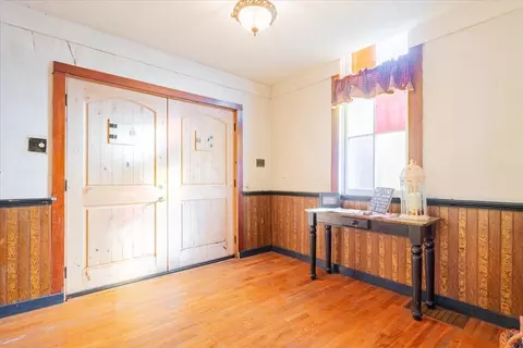 Entry Way - 269 Chicago St, Dewitt, IL 61735 photo 1 of 5