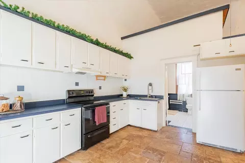 Kitchen - 269 Chicago St, Dewitt, IL 61735 photo 2 of 3
