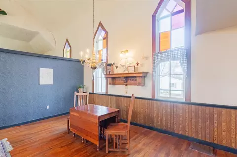 Dining - 269 Chicago St, Dewitt, IL 61735 photo 1 of 2