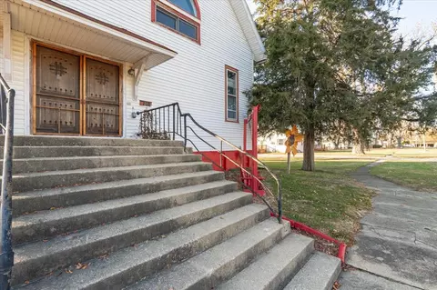 Exterior - 269 Chicago St, Dewitt, IL 61735 photo 2 of 3