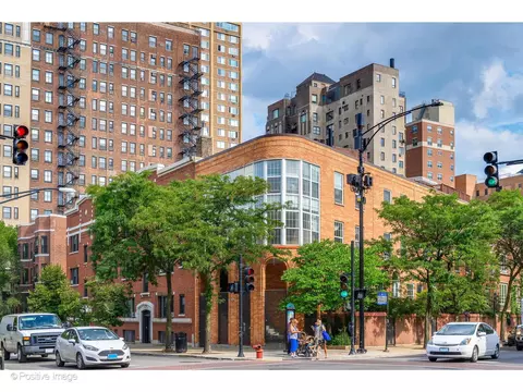 339 W Webster Ave #2B, Chicago, IL 60614