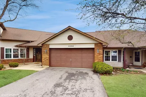 21202 Silktree Cir, Plainfield, IL 60544