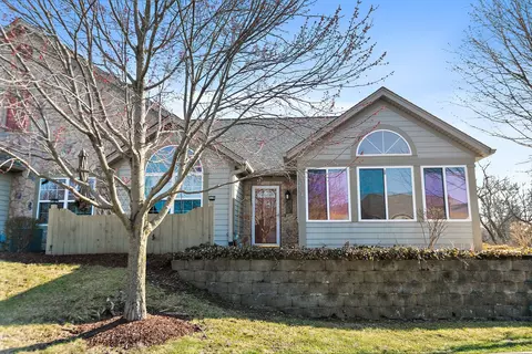 2046 Olmstead Dr #7A, Woodstock, IL 60098
