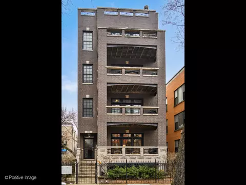 818 W Aldine Ave #1, Chicago, IL 60657