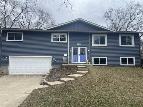 1208 Arlington Dr, Hanover Park, IL 60133