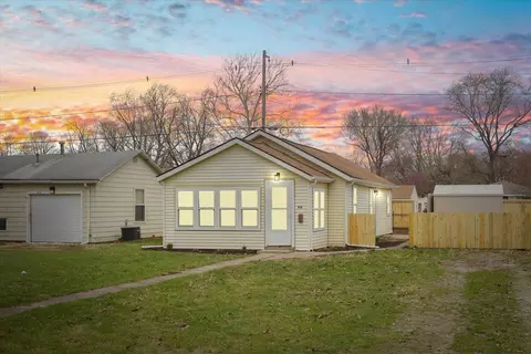 916 W Vine St, Champaign, IL 61821