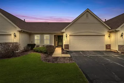 2836 N Southern Hills Dr, Wadsworth, IL 60083