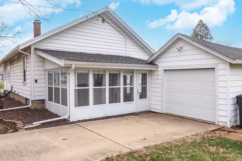 501 S Linden St, Normal, IL 61761 photo 2