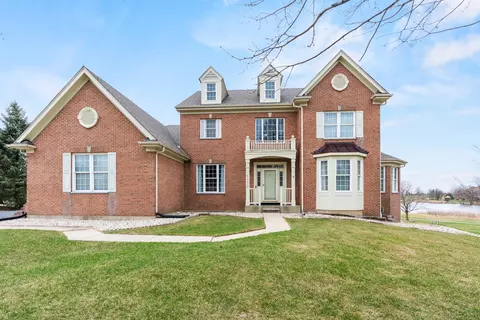 8475 Watson Cir, Crystal Lake, IL 60014