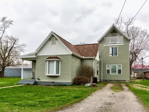 306 E Barker St, Tuscola, IL 61953