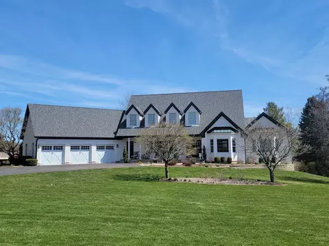 6703 Colonel Holcomb Dr, Crystal Lake, IL 60012