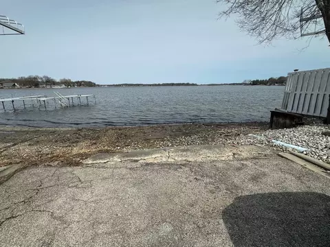 10 S Maple Ave, Fox Lake, IL 60020 photo 4