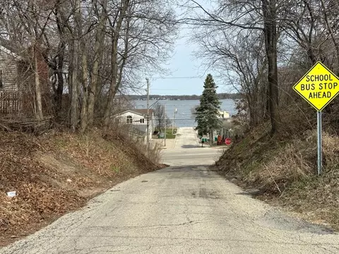 10 S Maple Ave, Fox Lake, IL 60020 photo 3