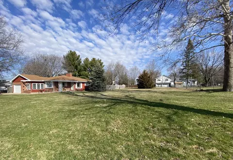 Exterior - 208 E Miller Rd, Sterling, IL 61081 photo 4 of 4