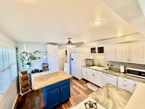 Kitchen - 2106 Quail Ct, Rolling Meadows, IL 60008 photo 2 of 2
