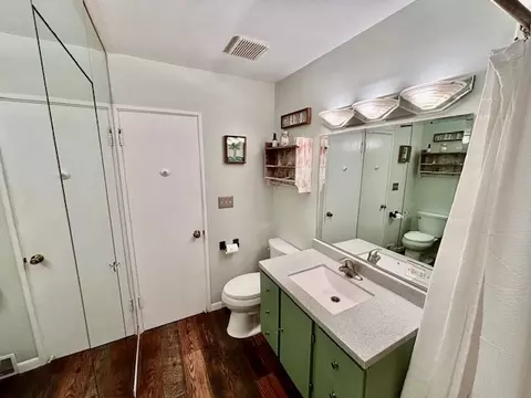 Bath - 2106 Quail Ct, Rolling Meadows, IL 60008 photo 2 of 2